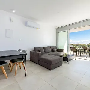  Holiday home Heights
